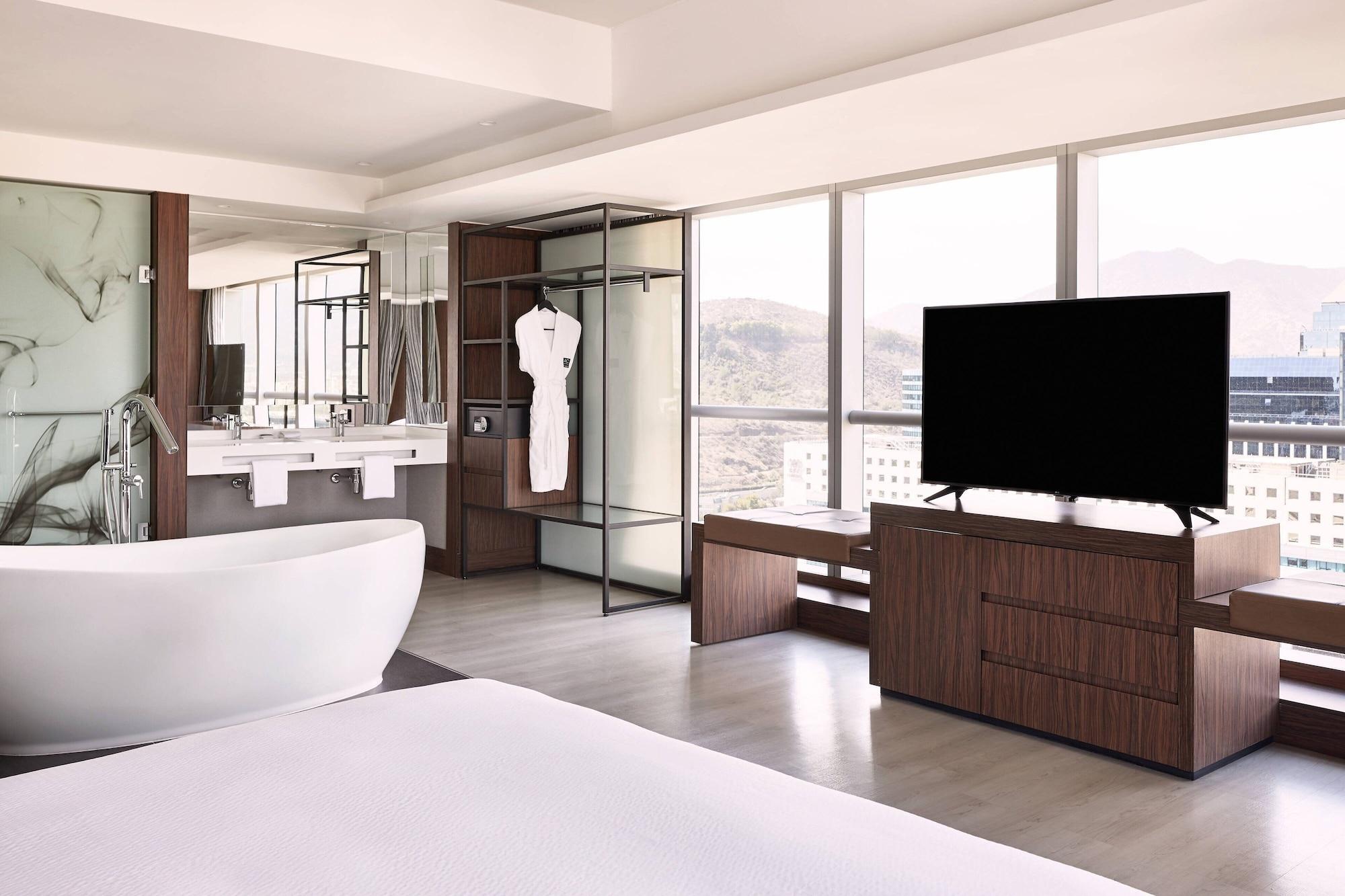 Ac By Marriott Cenco Costanera