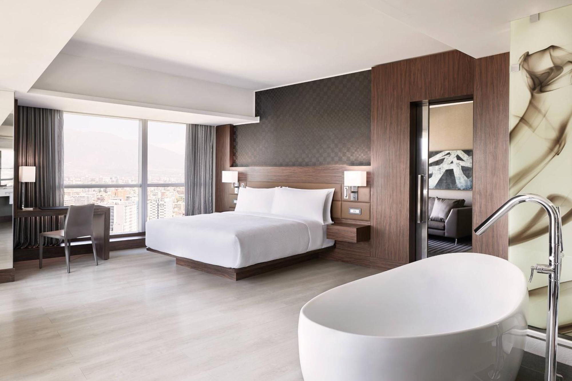 Ac By Marriott Cenco Costanera